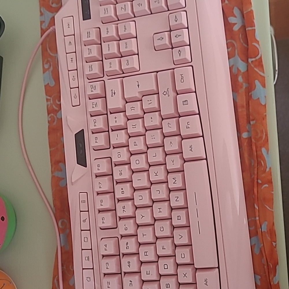Pink Gaming Keyboard - Picture 3 of 7